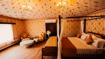 Classic Room, Garden View | Desk, laptop workspace, iron/ironing board, free WiFi