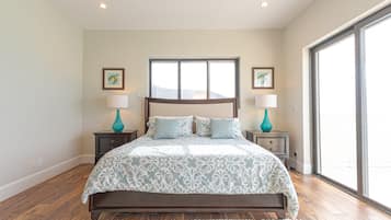 3 bedrooms, desk, iron/ironing board, travel crib