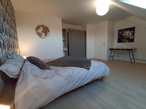 3 chambres, bureau, lit parapluie, Wi-Fi gratuit