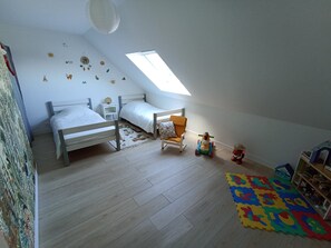 3 Schlafzimmer, Schreibtisch, Reisekinderbett, kostenloses WLAN