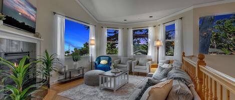 Televisión, chimenea, libros, oficina