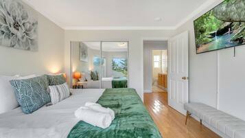 5 soveværelser, skrivebord, strygejern/strygebræt, weekendseng