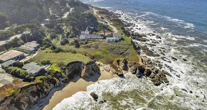 Fun 5BR Coastal Retreat w/ Pool Table/Arcade/Darts