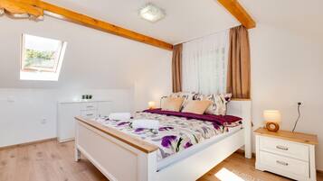 1 bedroom, in-room safe, travel crib, free WiFi