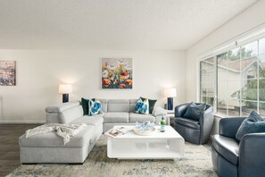 تلفزيون ذكي، مدفأة، ألعاب فيديو، كُتُب