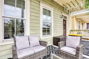 Terrace/patio - Monthly Stays! by Forsyth Park - 14PPL - 2 King Beds - Backyard - Parking (Savannah)