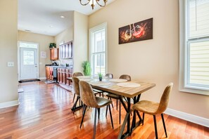 Dining - Monthly Stays! by Forsyth Park - 14PPL - 2 King Beds - Backyard - Parking (Savannah)