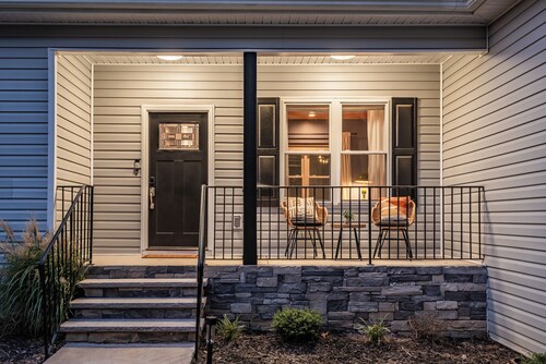 Artsy Spring Bloom Vibe – Garage Gym & Game Room – Relax N Raleigh