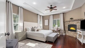 4 bedrooms, desk, iron/ironing board, travel cot