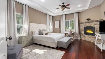 4 bedrooms, desk, iron/ironing board, travel crib