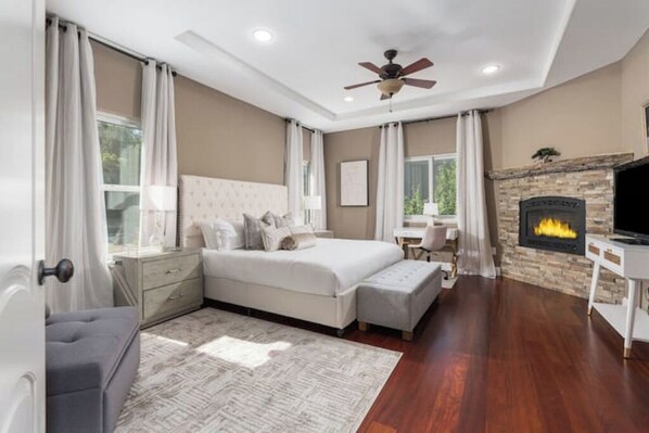 Room - Spacious Upscale Home in Central Reno (Reno)