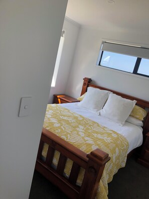 2 bedrooms, iron/ironing board, travel cot, free WiFi - Driftwood Apt-Hosted By Amanda&Dave
Family & Pet friendly(must be requested) (Mangawhai)