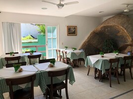 Desayuno buffet incluido todos los días 