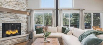 Renovated Ski Home with a Hot Tub & Views of Slope - Perfect Ski Lease