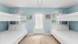 3 bedrooms, iron/ironing board, WiFi (free), bed sheets - 2 Bikes~ Newly renovated Pool~Bike to Seaside (Santa Rosa Beach)
