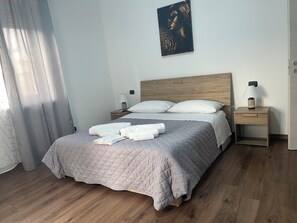 1 室のベッドルーム、WiFi (無料)、ベッドシーツ