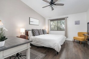 3 slaapkamers, een bureau, een strijkplank/strijkijzer, gratis wifi