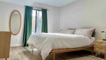 2 bedrooms, iron/ironing board, WiFi, bed sheets