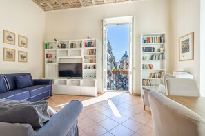 Living area - iFlat Space and Comfort in the Heart of Monti (Roma)