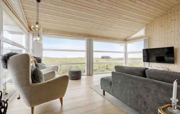 TV, fireplace - 3 bedroom ocean front home in Hjørring (Hjørring)