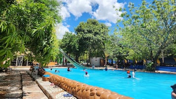 Vista frontal de la propiedad