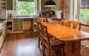 Fridge, stovetop, coffee/tea maker