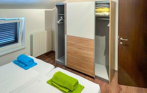 2 bedrooms, travel crib, free WiFi, bed sheets