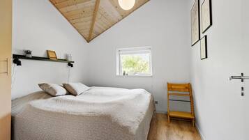 3 bedrooms, travel crib, free WiFi