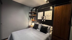 1 habitación, tabla de planchar con plancha, wifi y ropa de cama
