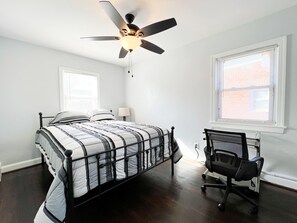 3 dormitorios, tabla de planchar con plancha, wifi gratis y ropa de cama