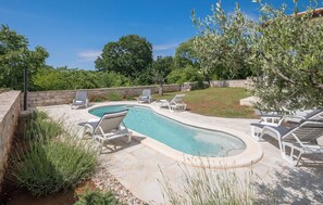 Pool - Beautiful home in Bale (Bale)