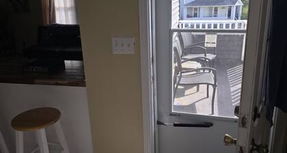 Cozy 2-bedroom newly renovated with balcony and updated kitchen and bath.