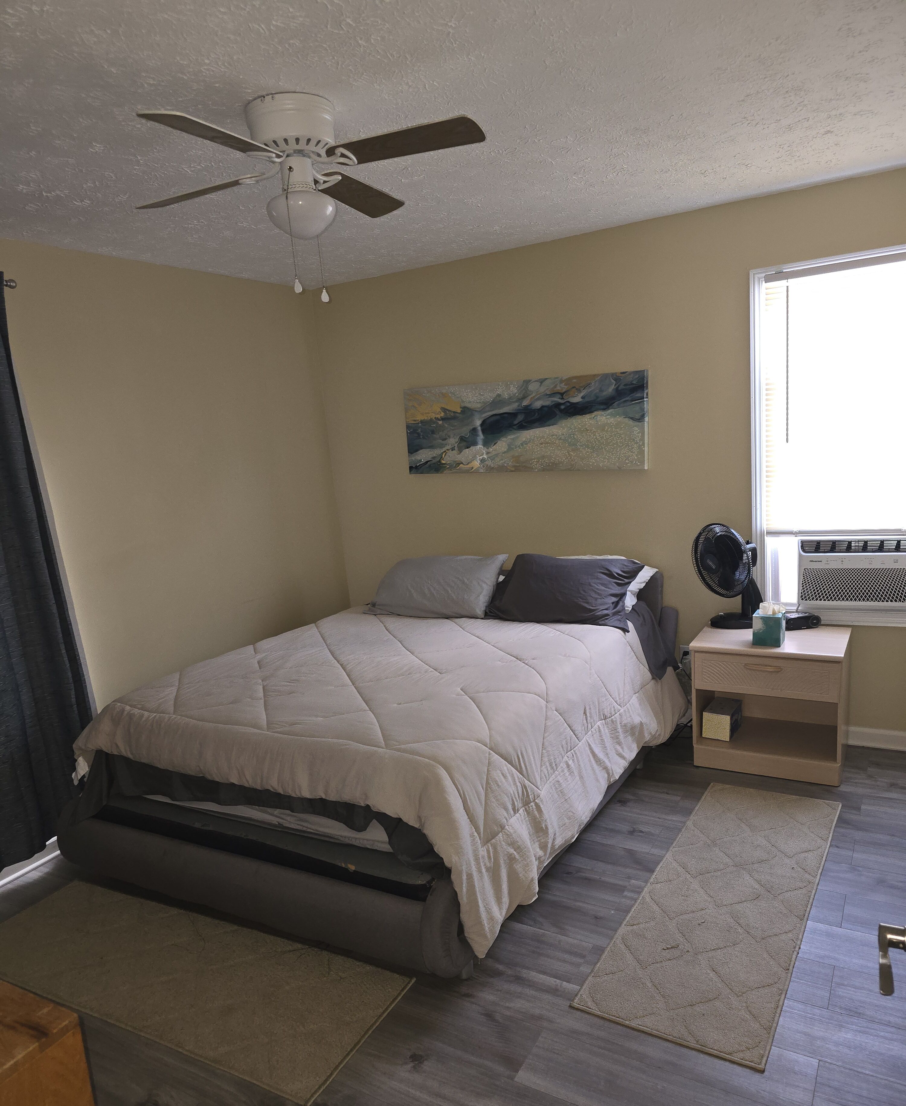 2 habitaciones, tabla de planchar con plancha, wifi y ropa de cama 