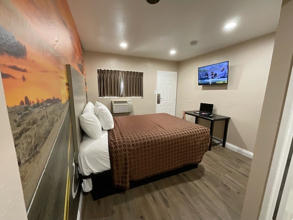 Bureau, espace de travail pour ordinateur portable, Wi-Fi gratuit