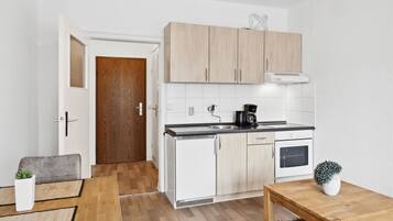 Fridge, stovetop, coffee/tea maker