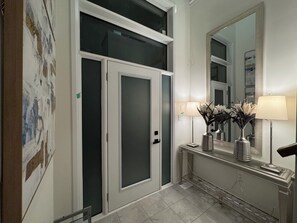 Interior - 8 Queen Beds - Ivylea Refined Luxury Estates in Richmond Hill (Richmond Hill)