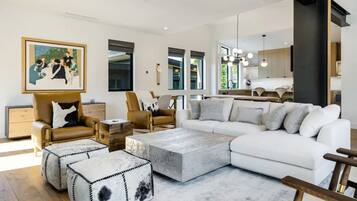 Smart TV, fireplace, stereo