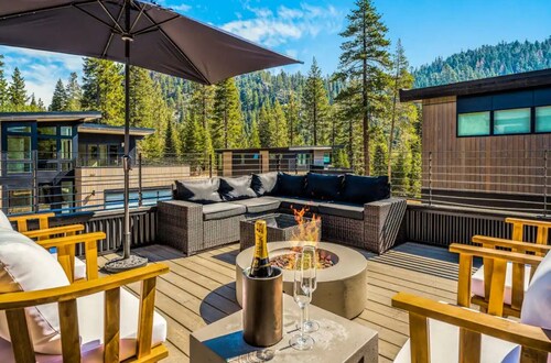 Painted Rock Vistas - Luxury Ski Home with 4 Suites, Media Room, In Olympic Valley with Mt Shuttle