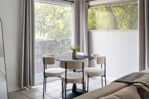 Dining - Charming 2-bedroom house with AC and WiFi in Austin (Austin)