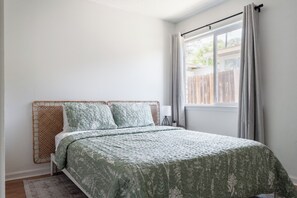 2 makuuhuonetta, silitysrauta/-lauta, Wi-Fi, vuodevaatteet