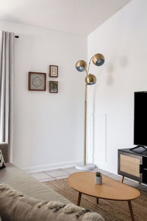 Living area - Charming 2-bedroom house with AC and WiFi in Austin (Austin)