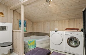 Shower - Beautiful home in Hadsund with WiFi (Hadsund)