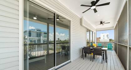 The Perfect Beach Getaway! 2-Bedroom & 2-Bath Home | Sleeps 7