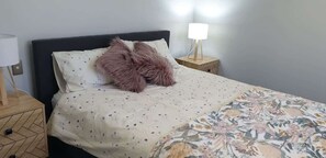 2 makuuhuonetta, ilmainen Wi-Fi, vuodevaatteet