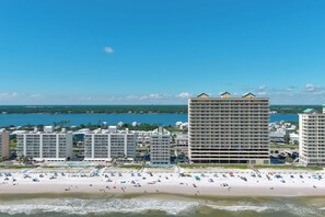 On the beach - BEACHFRONT, FAMILY FRIENDLY, LOW FLOOR, OUTDOOR POOL (Gulf Shores)