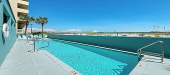 BEACHFRONT, FAMILY FRIENDLY, LOW FLOOR, OUTDOOR POOL