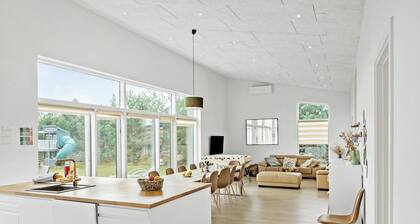 Lovely home in Væggerløse with sauna