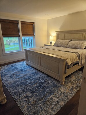 6 bedrooms, iron/ironing board, free WiFi, bed sheets - The Monarch - Private Setting, Heated Pool,  6 Bedroom, New Build. 6 min to CDP (Fly Creek)