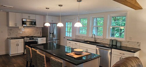 The Monarch - Private Setting, Heated Pool,  6 Bedroom, New Build. 6 min to CDP