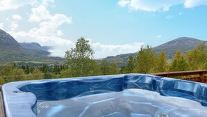 A hot tub with a clear view of a mountainous landscape in the background. - Lovely home in Bjorli with WiFi (Bjorli)